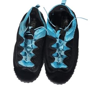 Easy USA Unisex water shoes size 8.